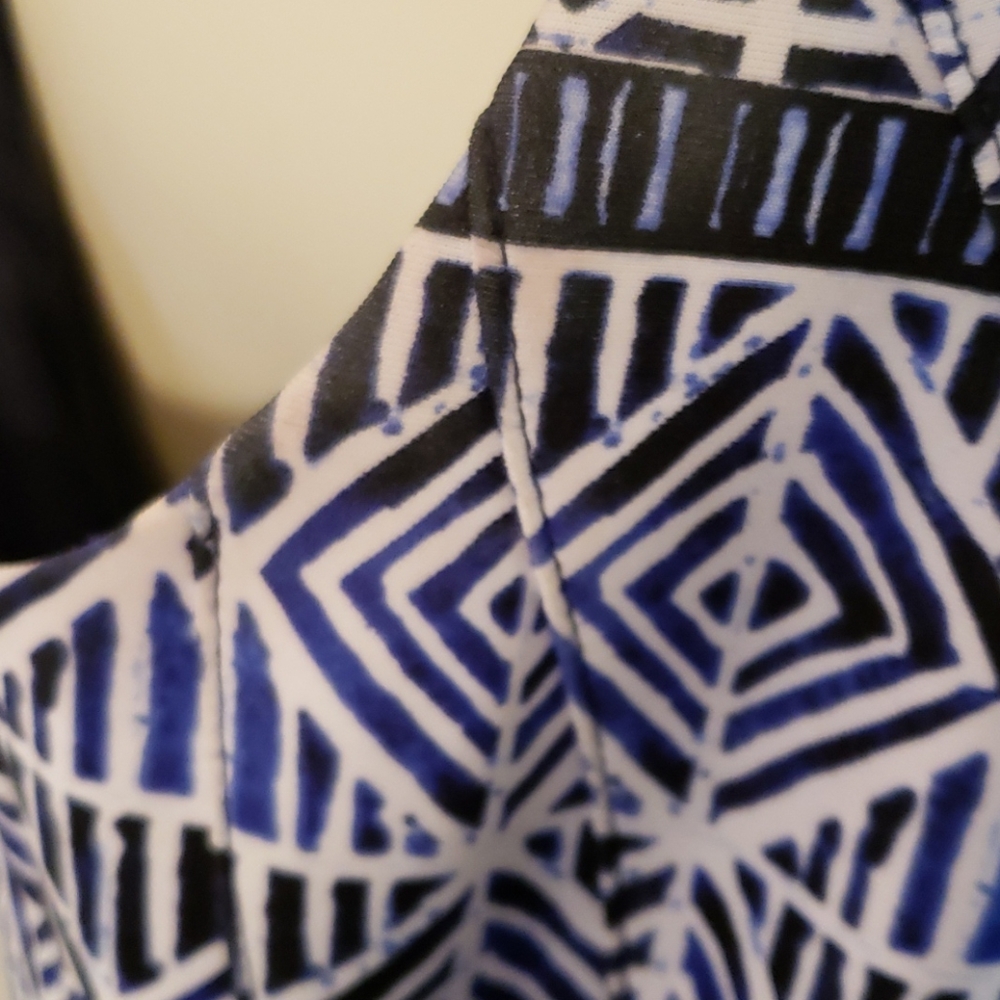 VINCE CAMUTO DRESS - Picture 9 of 9